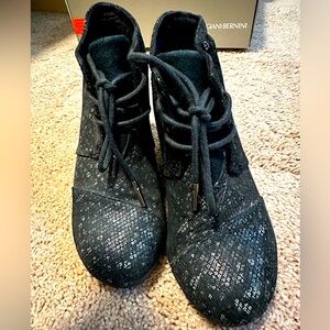 TOMS Desert Wedge Ankle Boots Size 5 Black Metallic